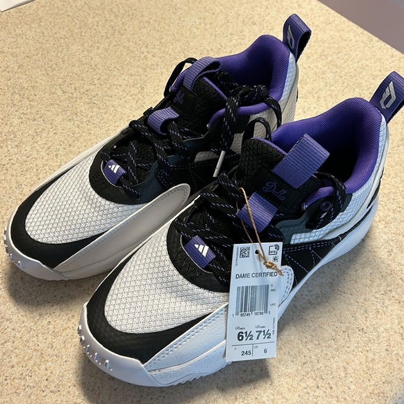 Adidas Dame shoes - Picture 2 of 4